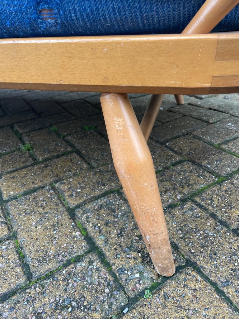 Ercol three-seater daybed 