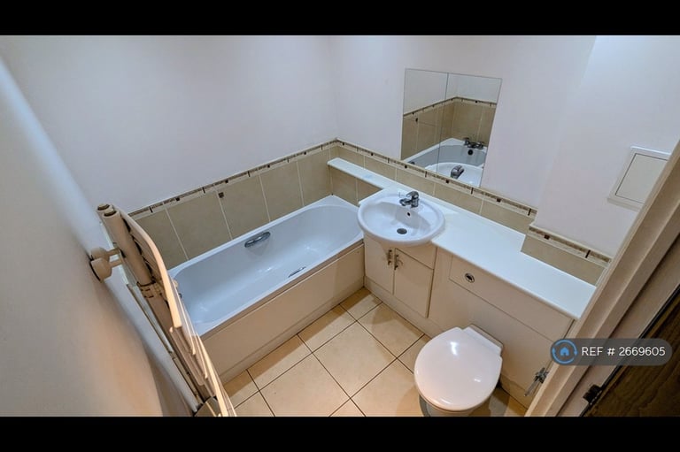 2 bedroom flat in Berberis House, Feltham, TW13 (2 bed) (#2669605)