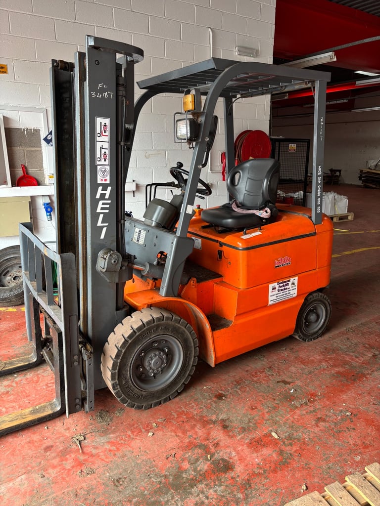 Electric forklift
