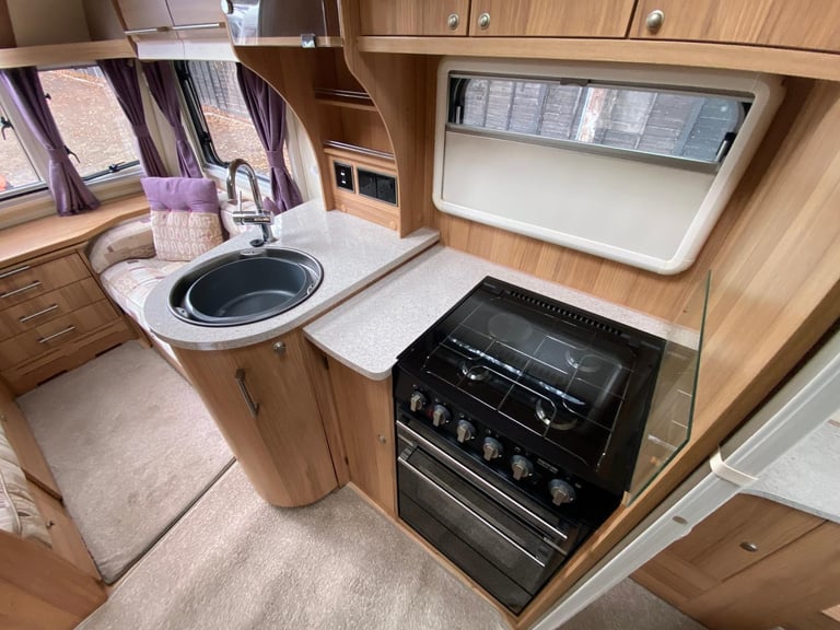 BAILEY UNICORN VIGO - 2014 - ISLAND BED - 4 BERTH - MOVER - PRISTINE 