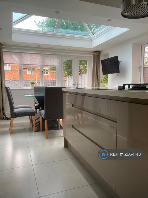 4 bedroom house in Bream Close, Wolverhampton, WV10 (4 bed) (#2664143)