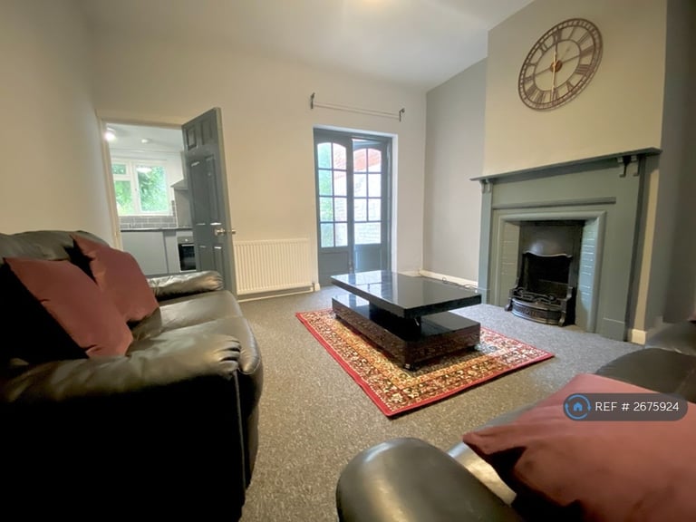 image for 4 bedroom house in Blenheim Road, Reading, RG1 (4 bed) (#2675924)