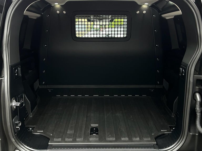 2023 Land Rover Defender 3.0 D250 MHEV HSE Hard Top SUV 3dr Diesel Auto 4WD SWB Euro 6 (s/s) (250...