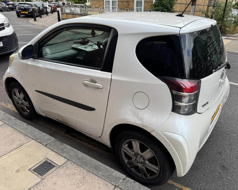 Toyota, IQ, Hatchback, 2010, Manual, 998 (cc), 3 doors