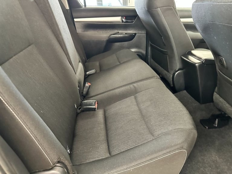 2020 Toyota Hilux 2.4 INVINCIBLE 4WD D-4D DCB 147 BHP DOUBLE CAB PICK-UP Diesel Manual