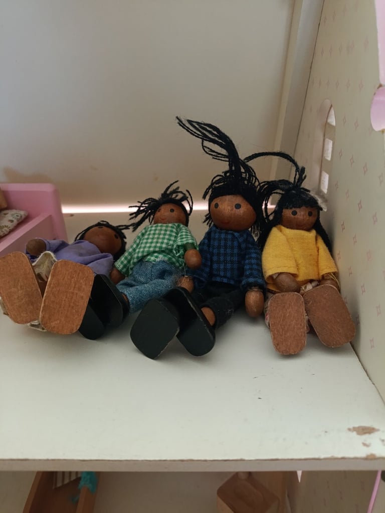 Wooden 2 storey dolls house