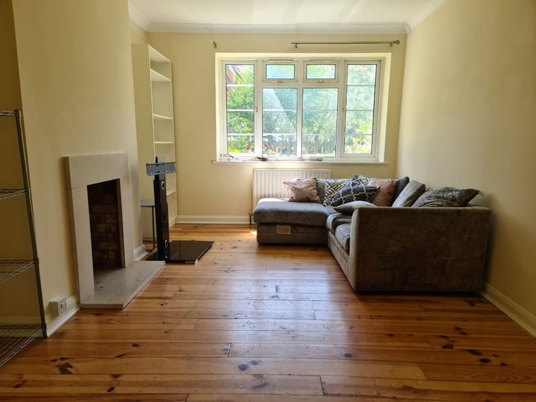 2 bedroom flat in Fordwych Court, Shoot Up Hill, London, NW2