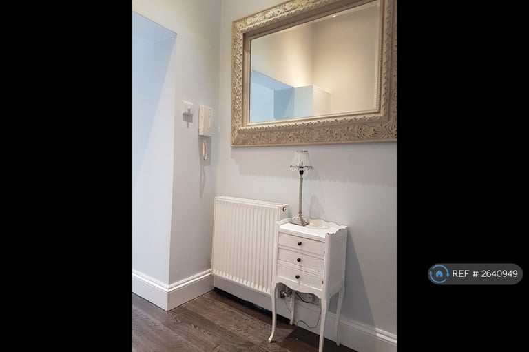 3 bedroom flat in Althea St, London, SW6 (3 bed) (#2640949)