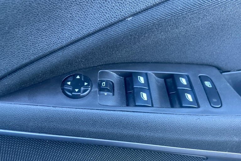  Vauxhall Crossland X 1.2 Se Suv 5dr Petrol Manual Euro 6 81 Ps Petrol