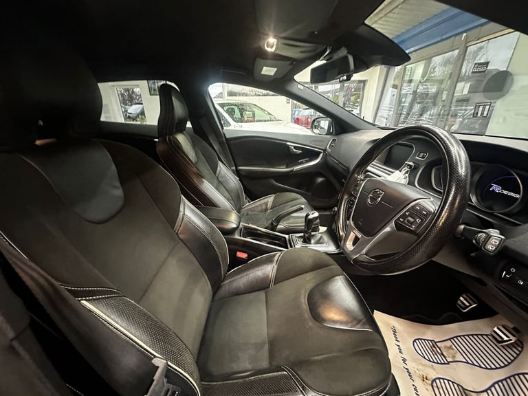 VOLVO V40 2.0 R-Design D3 2017