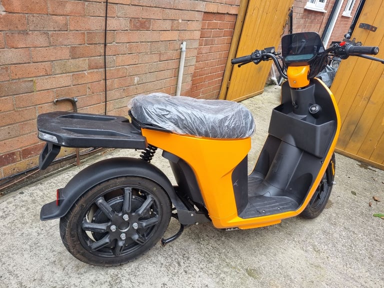 V MOTO ELECTRIC SCOOTER