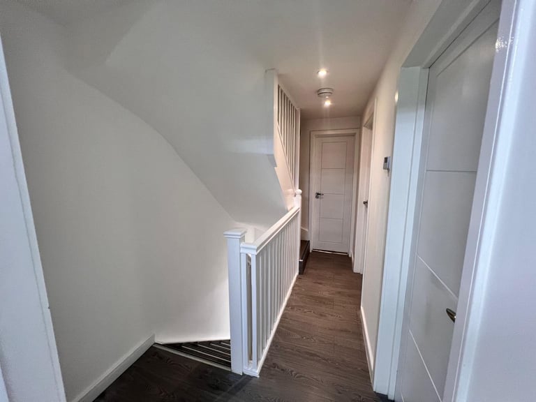 Spacious 5/6 Bedroom, 3 Bathroom House Near Heathrow – Ideal for Company Let – Newly Renovated