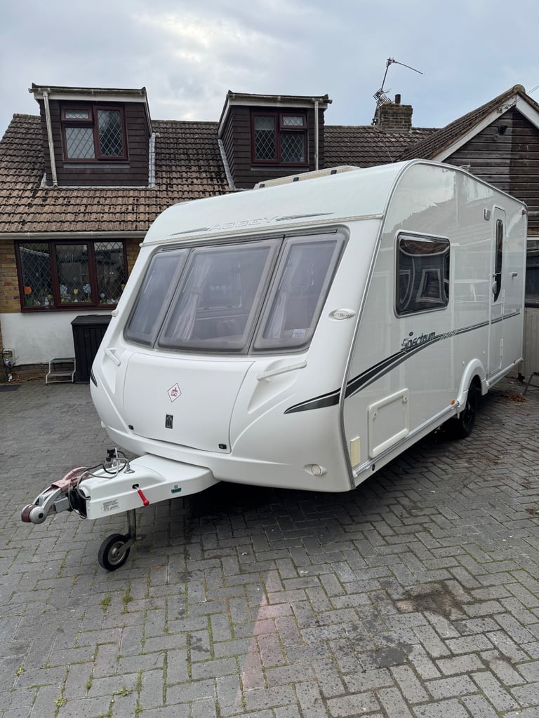 2008 Abbey Spectrum 215-2 Berth Caravan,Air Awning,Motor Mover,Full cover,Just fully serviced! 