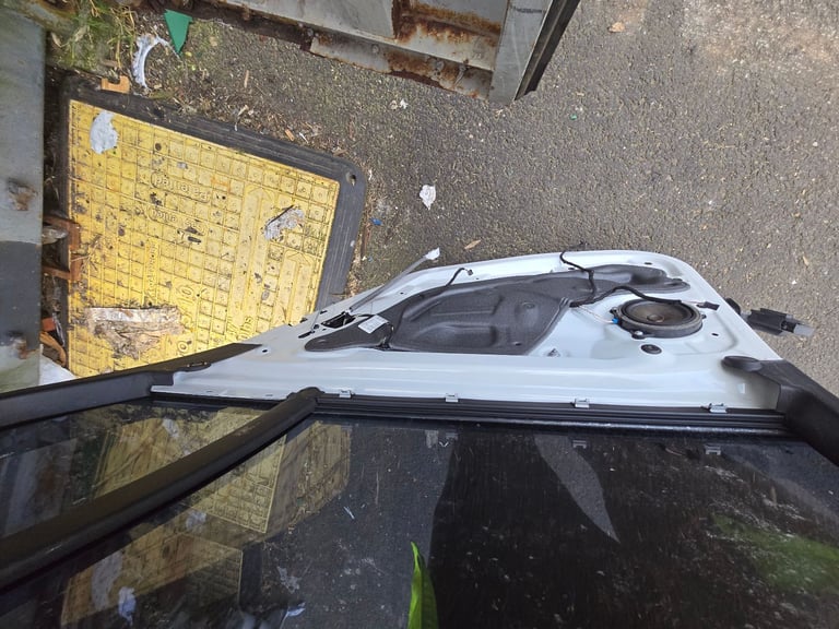 BMW 3 SERIES F30 LCI SINGLE BACK rear Driver Side DOOR  WHITE Breaking Parts 