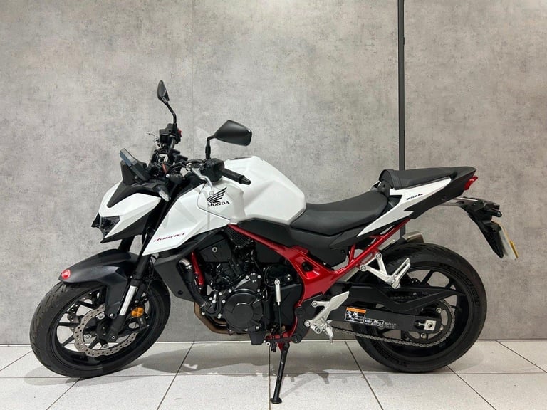 74/2025 Honda CB750 Hornet - ONLY 749 MILES!!