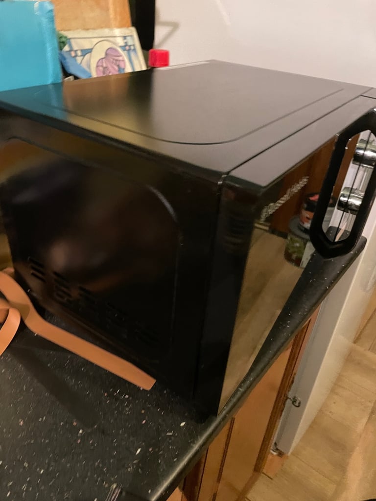 RUSSELL HOBBS MIRCOWAVE