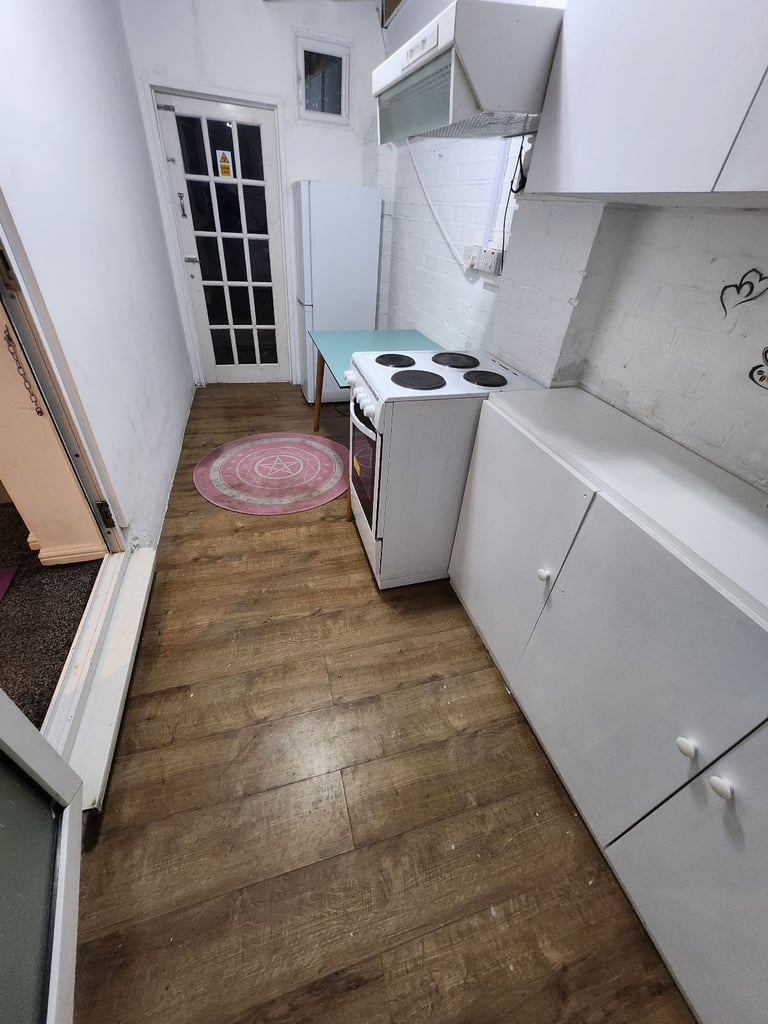 2 Bedroom Flat with garden to Rent