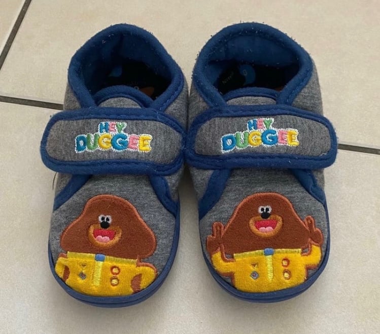 image for Younger boys slippers size 8(EU25.5)