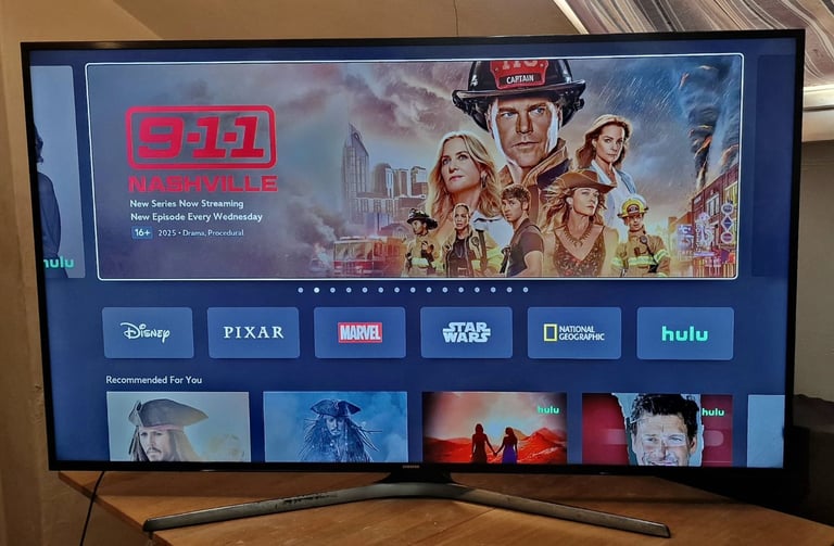 Samsung SMART tv 65 inch 4k UHD Fully Working order 
