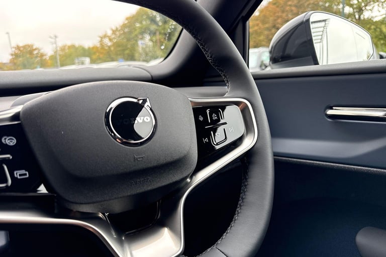2025 Volvo EX30 Single Motor Extended Range 69kWh Plus SUV 5dr Electric Auto (272 ps) ESTATE Elec...