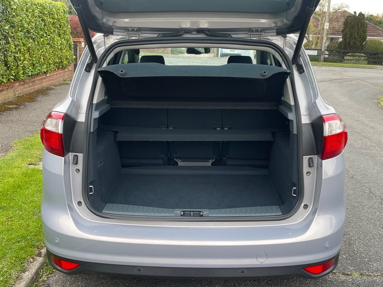 Ford C-Max Titanium 1.6TI 125BHP in Stunning Silver Metallic with Unmarked Cloth