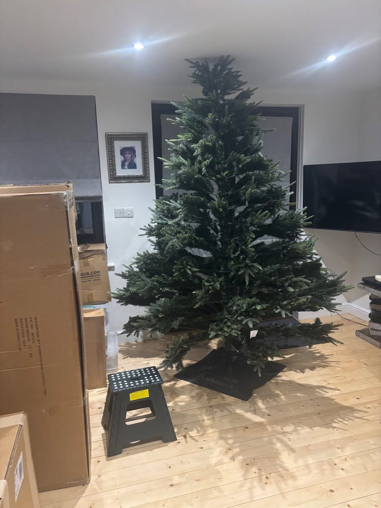 image for 8FT Sherwood Real Look Christmas Tree Brand New