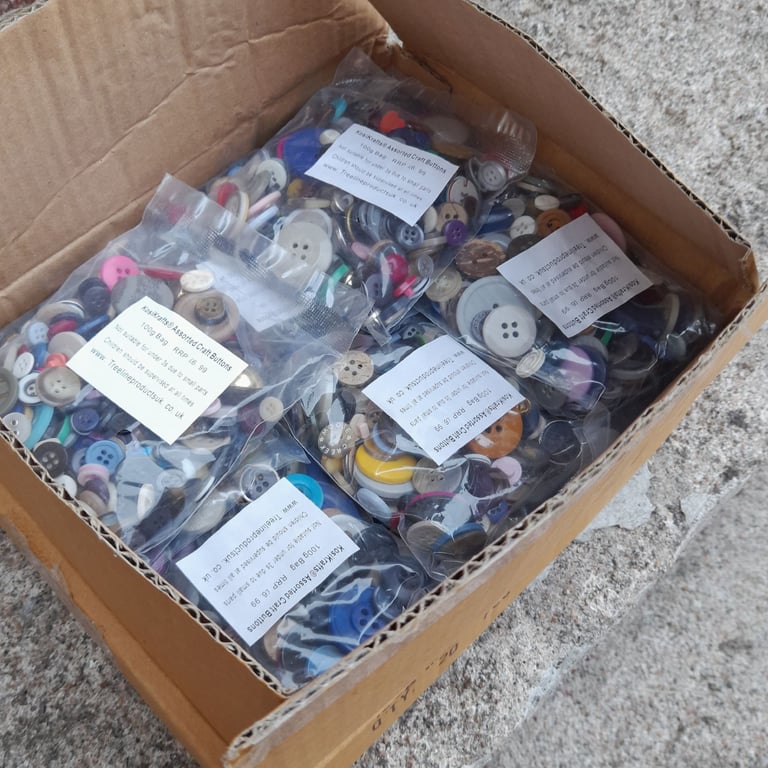 NEW Box Mixed Craft Buttons [2KG] RRP £139.80