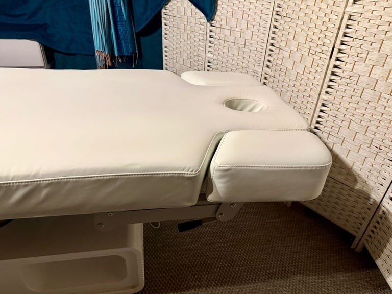 Luxury 3-Motor Electric Massage Bed – Immaculate Condition