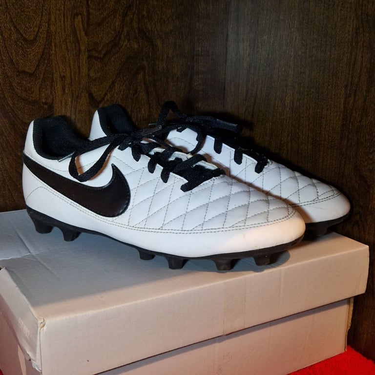 Nike Tiempo Rio II FG Football Boots – White/Black – UK 4.5Y / EUR 36.5 – Excellent Condition