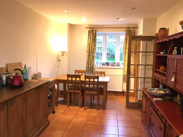 Double room in a nice house in Totnes