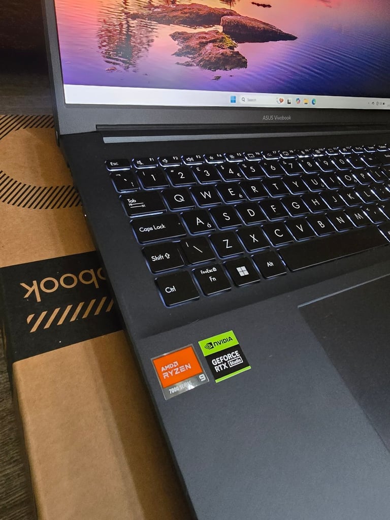 ASUS Vivobook RTX 4060 / Ryzen 9 / MINT CONDITION W/ BOX and PAPERS