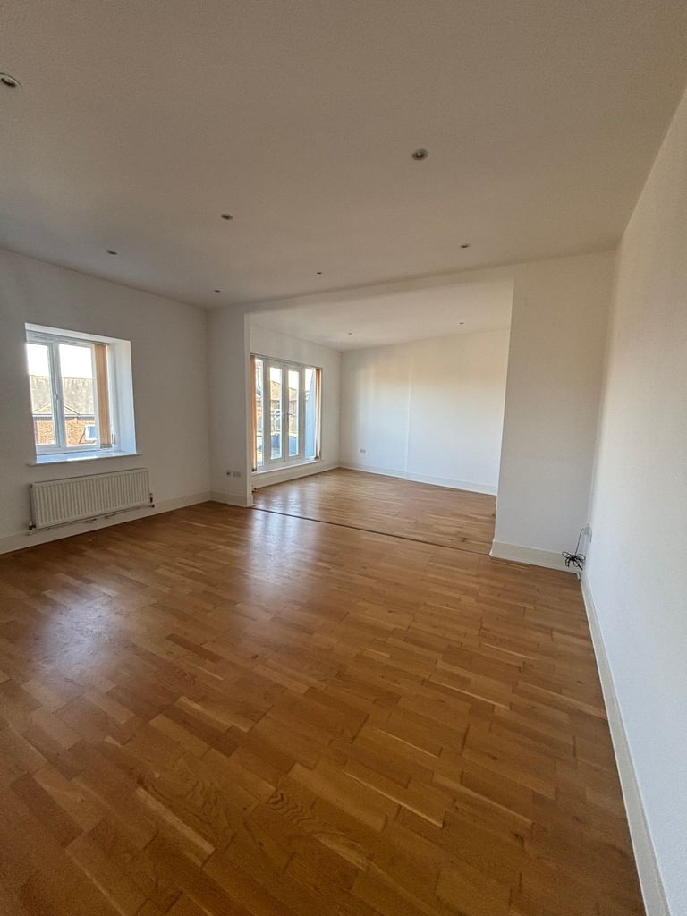 image for Beautiful Large 2 Bed / 2 Bath Flat with Balcony – Available Immediately!