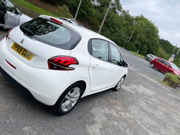 2019 Peugeot 208 1.2 PureTech 82 Active 5dr [Start Stop] HATCHBACK Petrol Manual