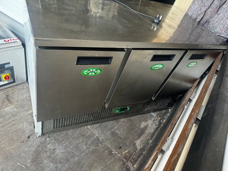 Commercial undercounter foster fridge 3 doors bench counter cafe shop restaurant 