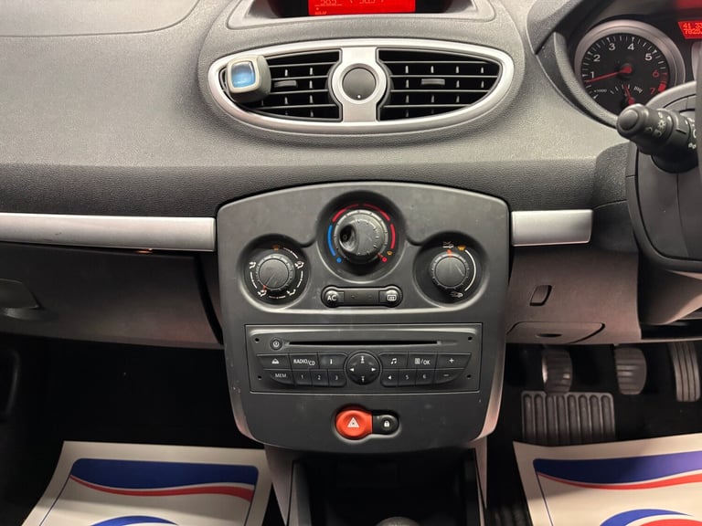 2010 Renault Clio 1.2 16V I-Music 3dr HATCHBACK Petrol Manual