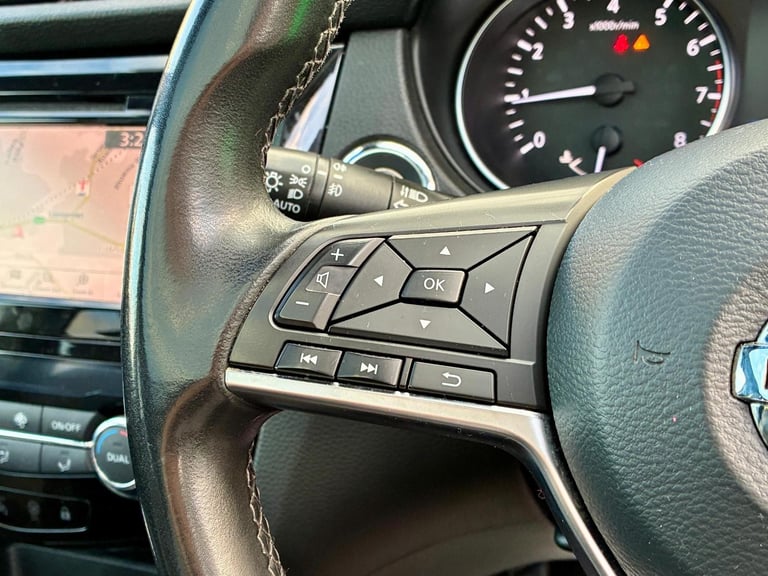 2020 Nissan Qashqai 1.3 DIG-T n-tec DCT Auto Euro 6 **Pan Roof - 360 Cam - FSH**