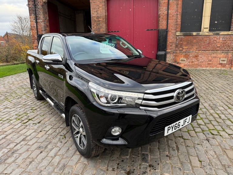 2017 Toyota Hilux Invincible D/Cab Pick Up 2.4 D-4D PICK UP Diesel Manual