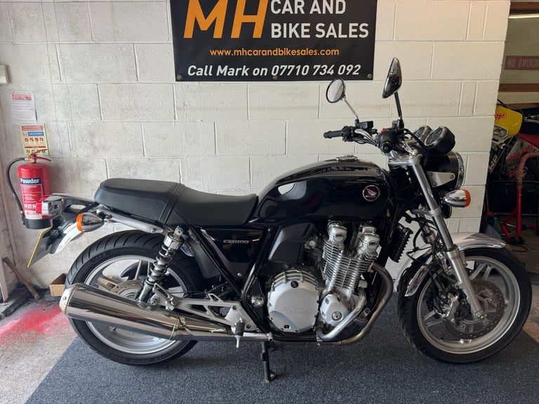 2013 Honda CB 1100 ADE  8300 MILES BLACK RETRO CLASSIC MOTORCYCLE Roadster Petrol Manual