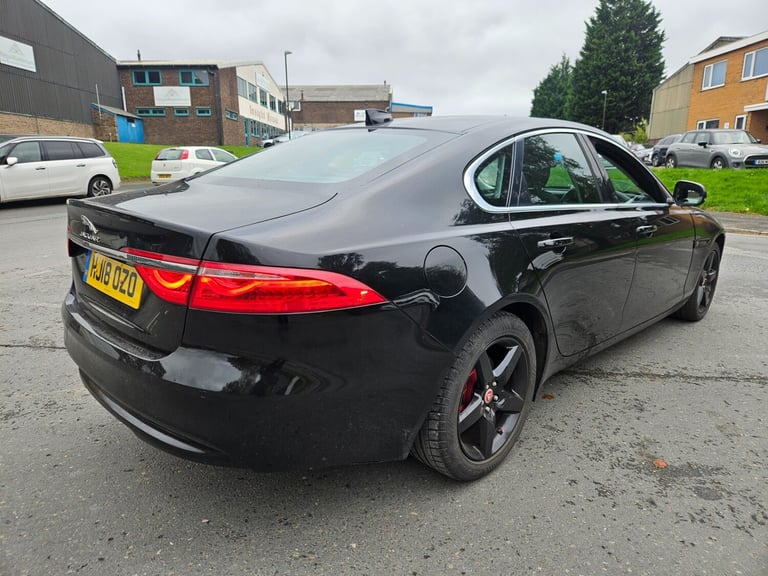 2018 JAGUAR XF 2.0d Portfolio Black Damaged Repaired CAT N 