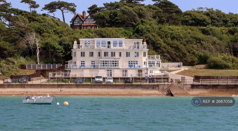 image for 3 bedroom flat in Pilots Point, Totland Bay, PO39 (3 bed) (#2667058)