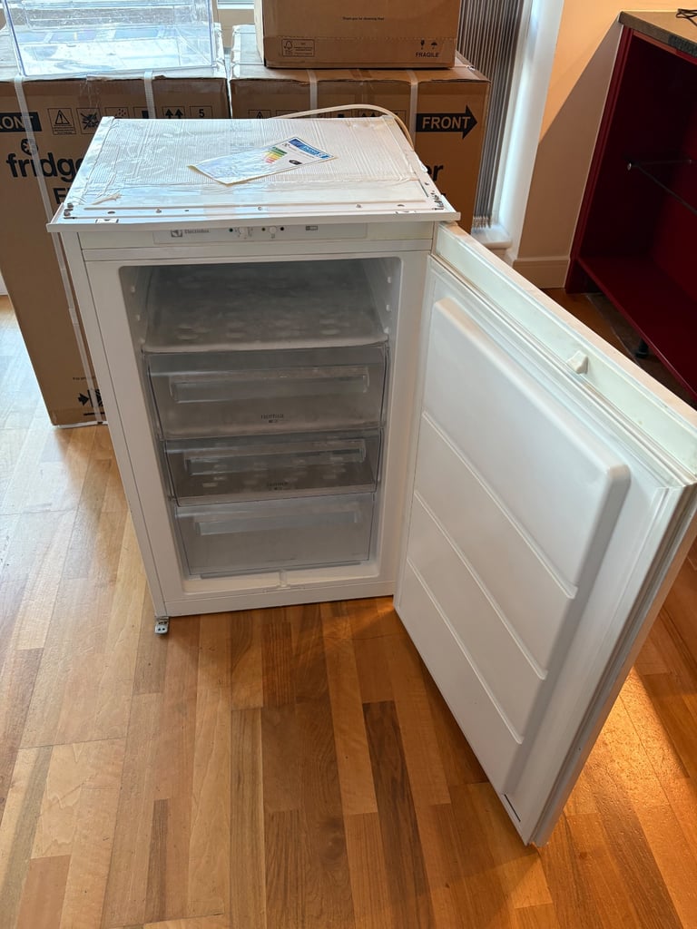 Electrolux EUN1101AOW  54cmx549x87  Low Frost Built-In Single Door Freezer