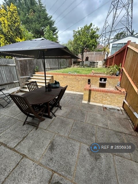 1 bedroom in Garth Road, Morden, SM4 (#2656938)