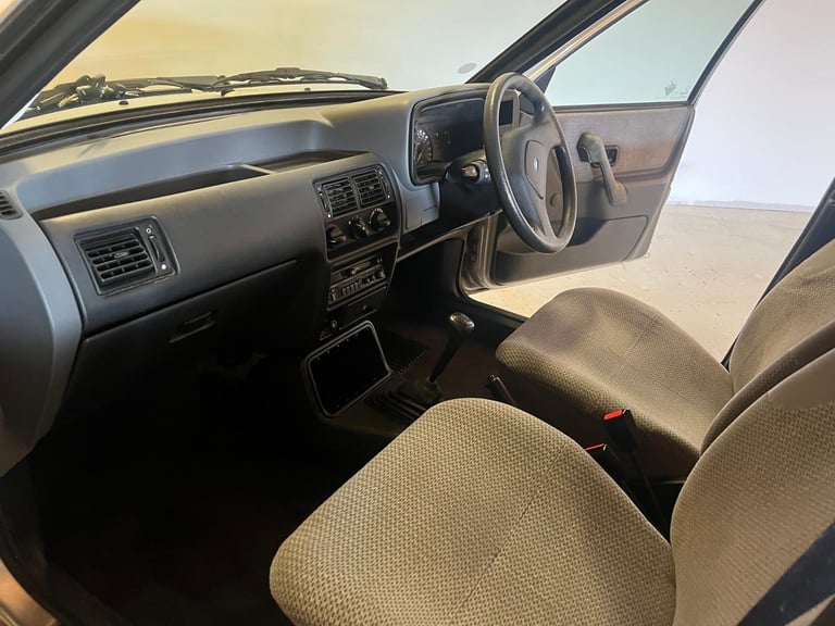 Ford Escort MK4 1.6GL Estate - Walk Around Video