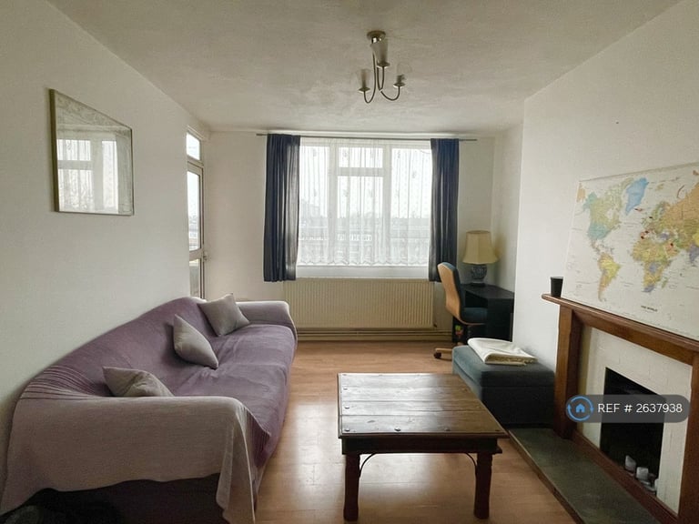 1 bedroom in Crampton House, London, SW8 (#2637938)