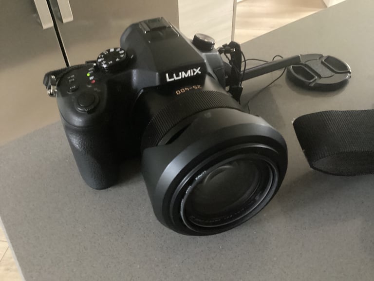 Pansonic FZ1000 Digital Camera