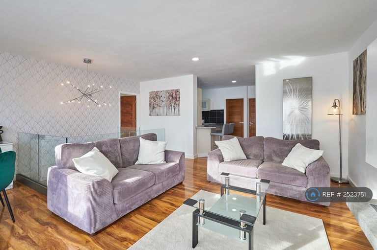 2 bedroom flat in Fairways Court, Hinckley, LE10 (2 bed) (#2523781)