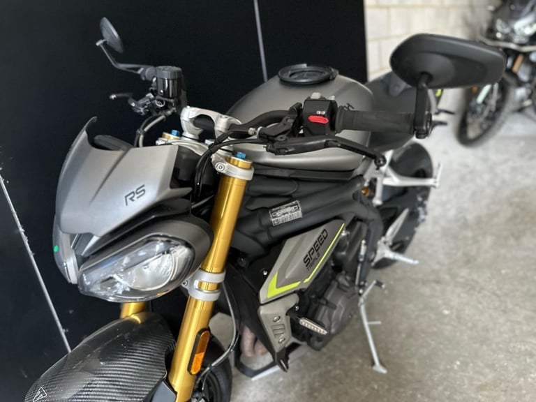 STUNNING ONE OWNER 2021/21 TRIUMPH SPEED TRIPLE 1200 RS MOTORCYCLE