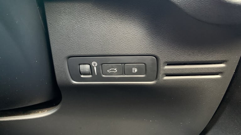 2022 Volvo XC40 1.5h T5 Recharge 10.7kWh Ultimate Bright SUV 5dr Petrol Plug-in Hybrid Auto SUV H...