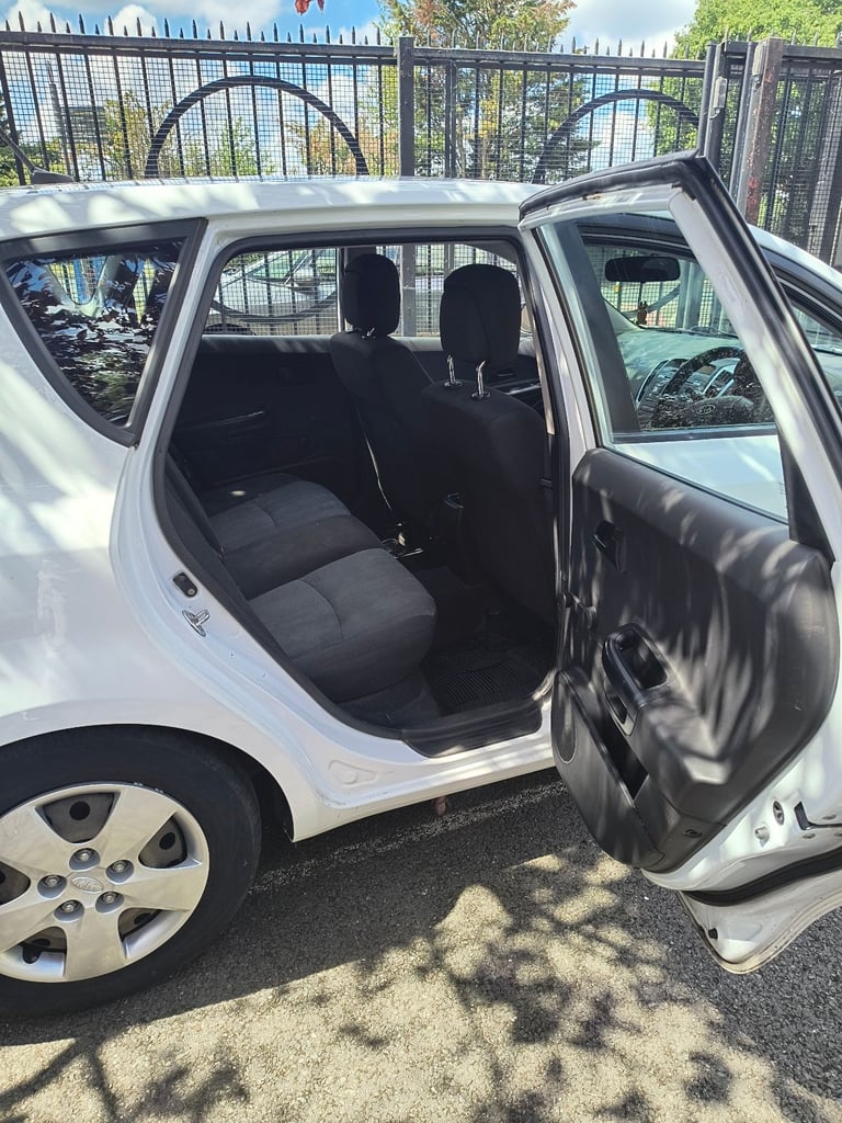 Kia, CEED, Hatchback, 2011, Petrol, FSH available & Manual, 1396 (cc),5 doors - Image 3