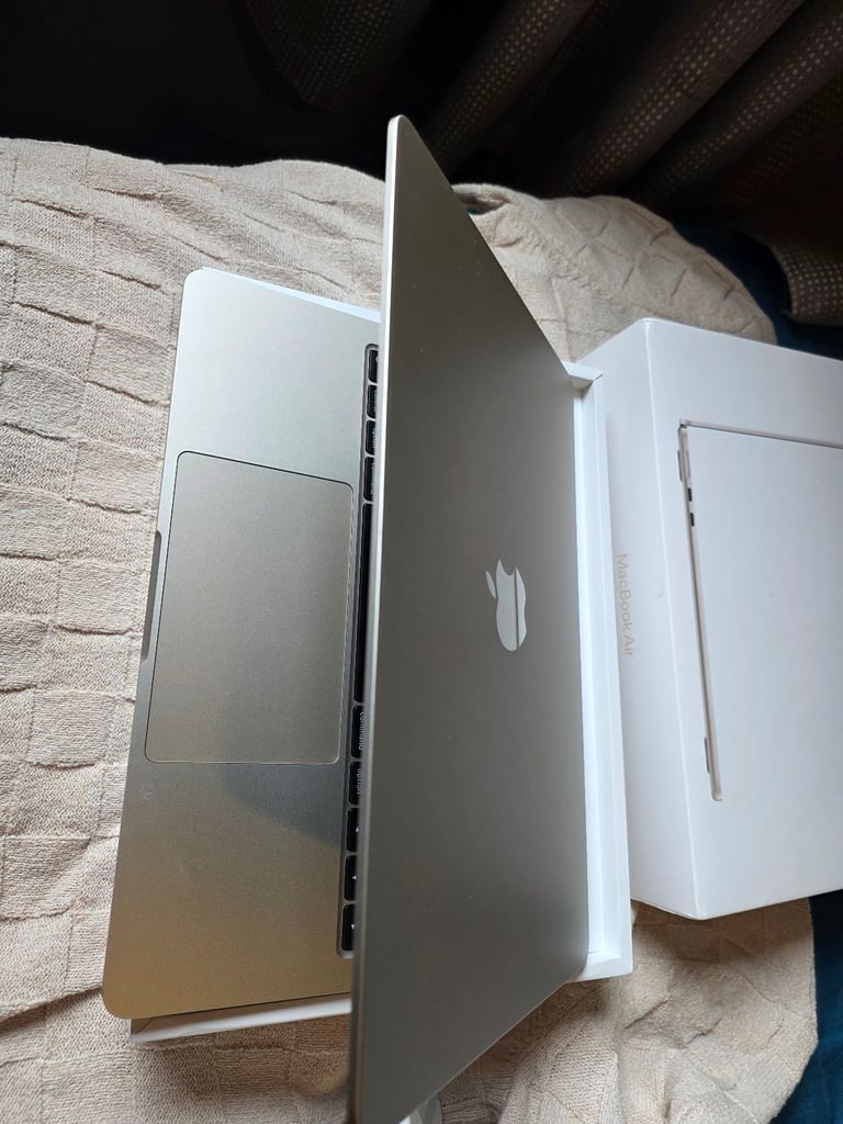 Macbook air 13.6 inch model a2681 immaculate condition starlight